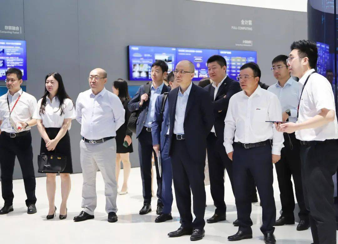 安然银行行长胡跃飞一行至298手游网站股份参观调查